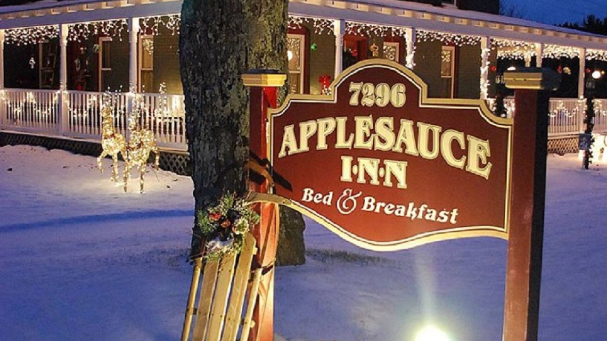 Bellaire Bed & Breakfast | Applesauce Inn B&B
