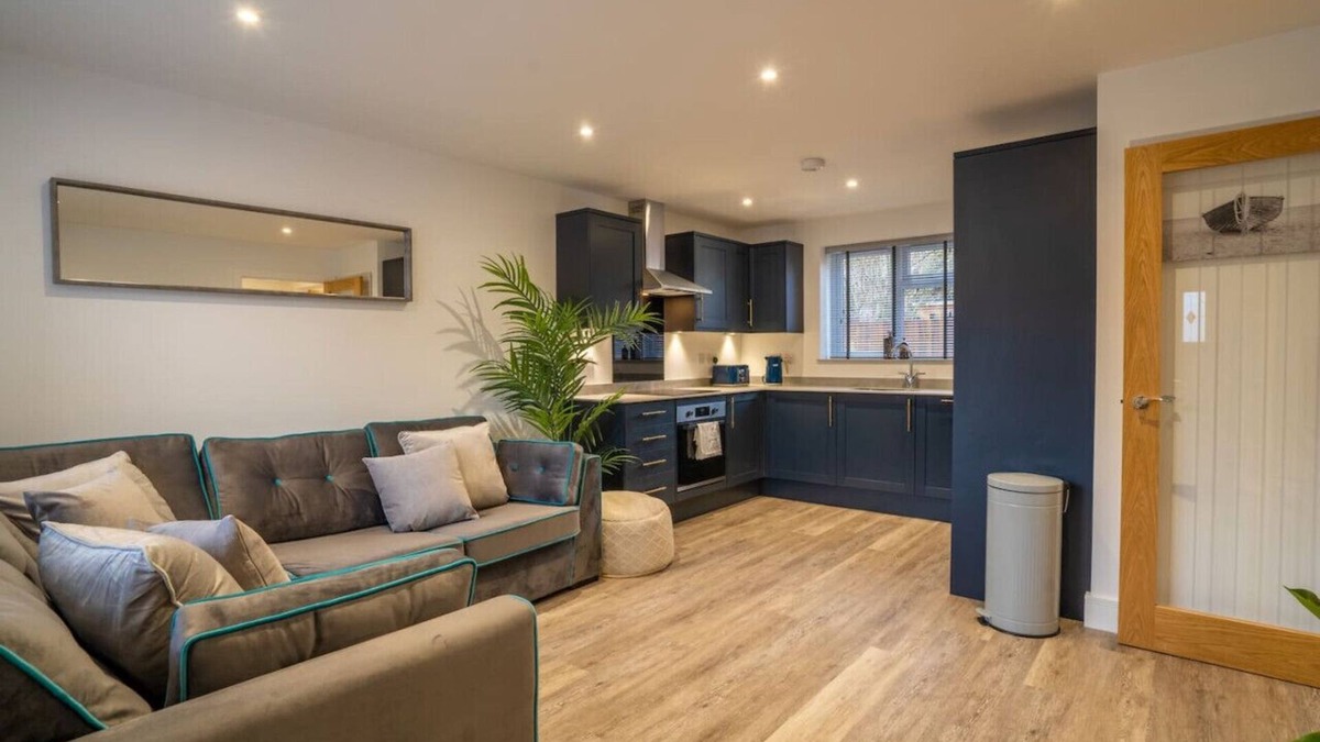 Crawley Apartment | Applewood Ground Floor Apartment is a 2 bedroom with parking in Three Bridges