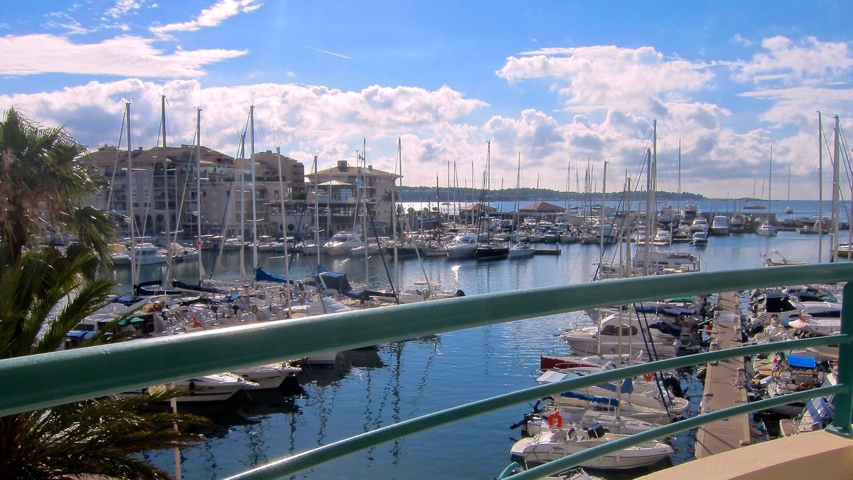 Frejus Port Apartment | Appt Very beautiful SEA VIEW and marina, with SWIMMING POOL/Parking, 2min walk from BEACH