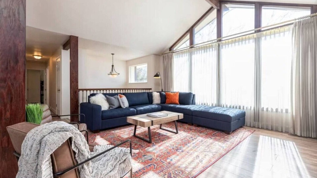 Sandy Apartment | Apres Abode Ski Retreat w/Hot Tub & Games