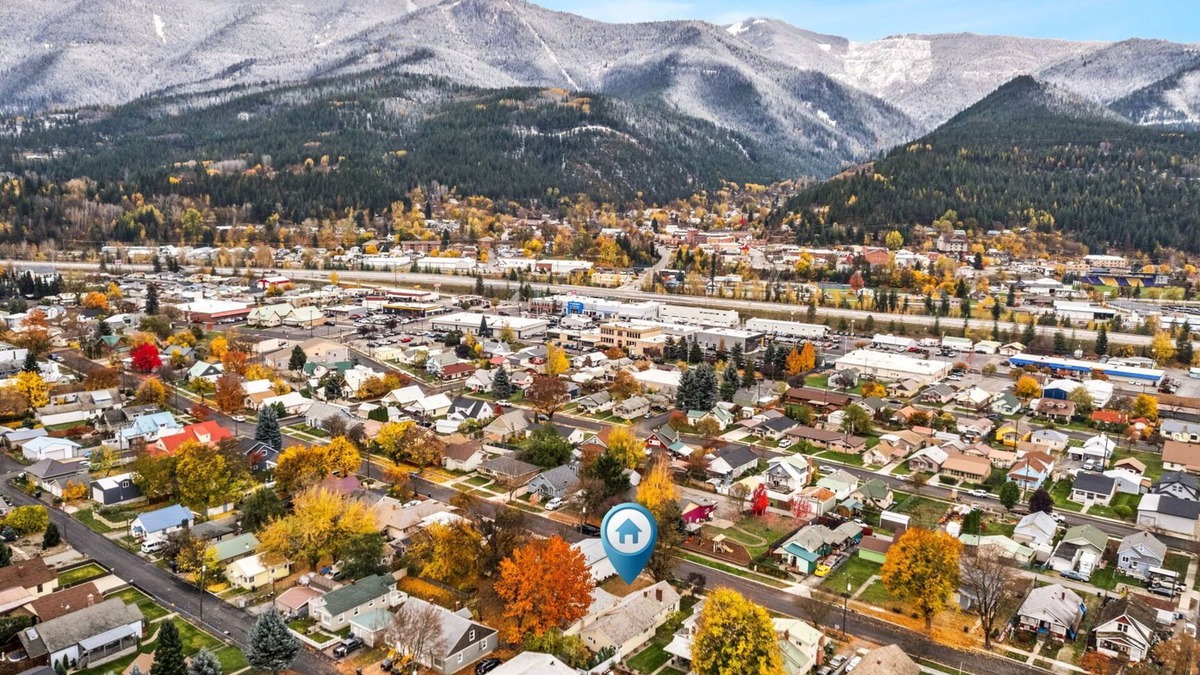Kellogg House | Apres Ski and Bike Mission Adventuring Base/HOT TUB/