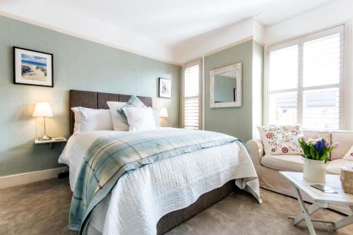 Weybridge House | April House Weybridge - Boutique Guesthouse
