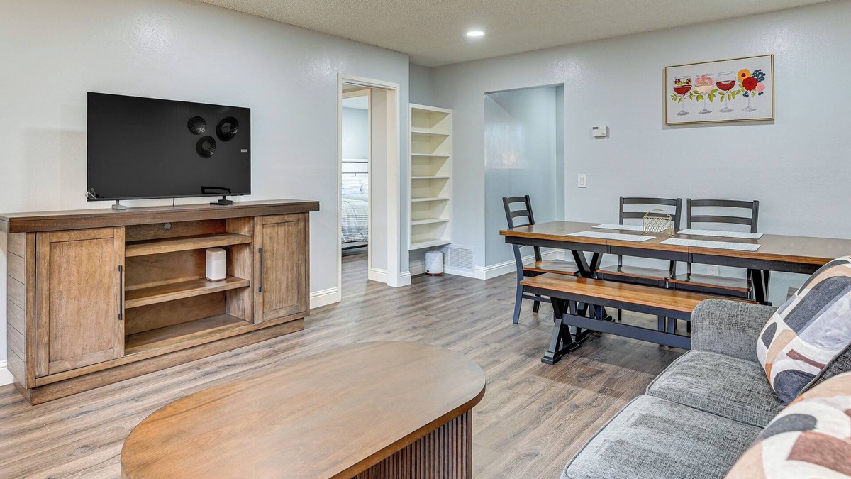 North Fremont Street Apartment | Apt 1 Mi to Monterey State Beach! Bring Your Pets