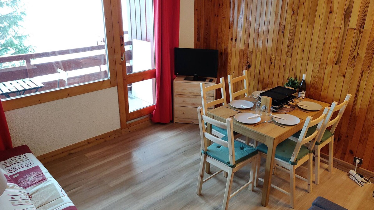 Meribel-Mottaret Apartment | Apt 4-6 Pers, Ski in, Mottaret, 3 Valleys.