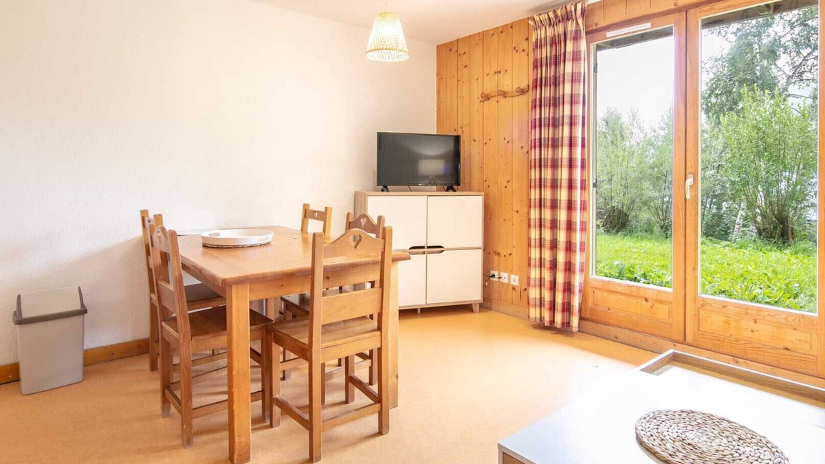 Saint-Sorlin-d'Arves Apartment | Apt 5 ppl, mountains view, heated pool