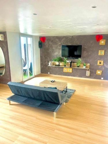 Montolivet Apartment | Apt Chic with view on Collines de Marcel Pagnol Wifi free parking and clim
