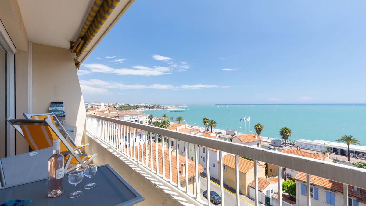 Cros-de-Cagnes Apartment | APT FRONT BEACH, TERRACE, ELEVATOR, AIR CONDITIONING, WIFI, FREE PRIVATE PARKING