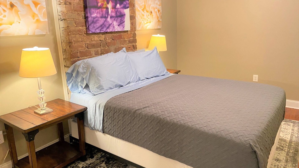 Mid-City Apartment | Apt in fun/safe area -1blk from StreetCar line to Quarter