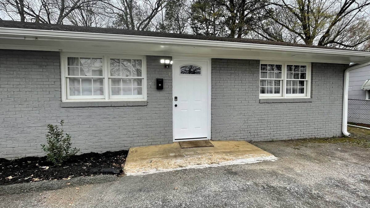 Dunean House | Apt. near Downtown Greenville (2BR/1BA, 3 beds)
