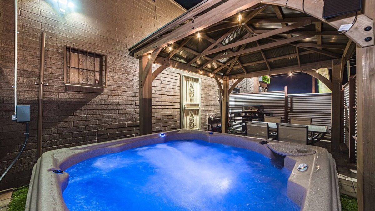 Tucson House | APT Style Home 2BR/2BA w/COV Patio Near Airport