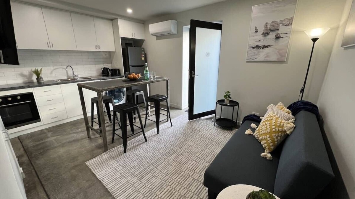Devonport Apartment | Apt with Aircon & Loft Bedroom, Great Location