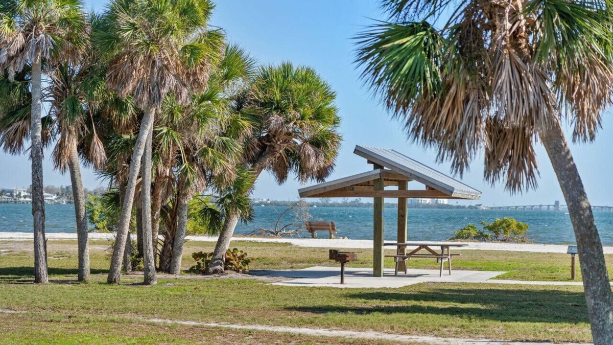 Pinehurst House | Aqua Bliss near Englewood Beach
