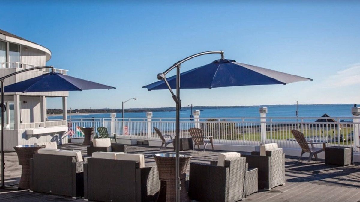 Narragansett Pier Hotel | Aqua Blue Hotel