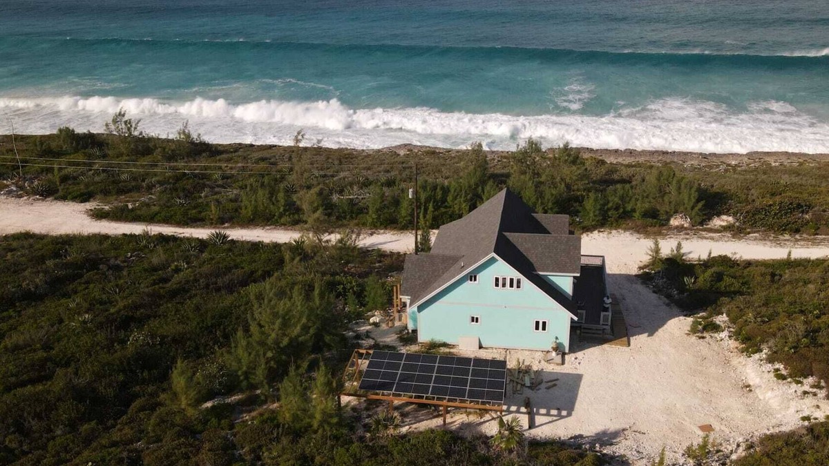 Rainbow Bay House | Aqua Bond - beautiful direct ocean view home in Rainbow Bay