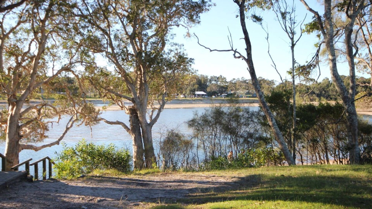 Lake Cathie Villa | Aqua View - cozy villa opposite the lake