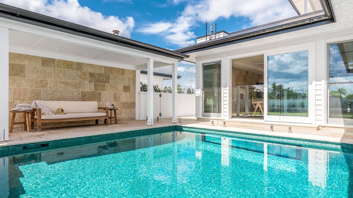 Pottsville House | Aquarium House - with direct beach access & pool