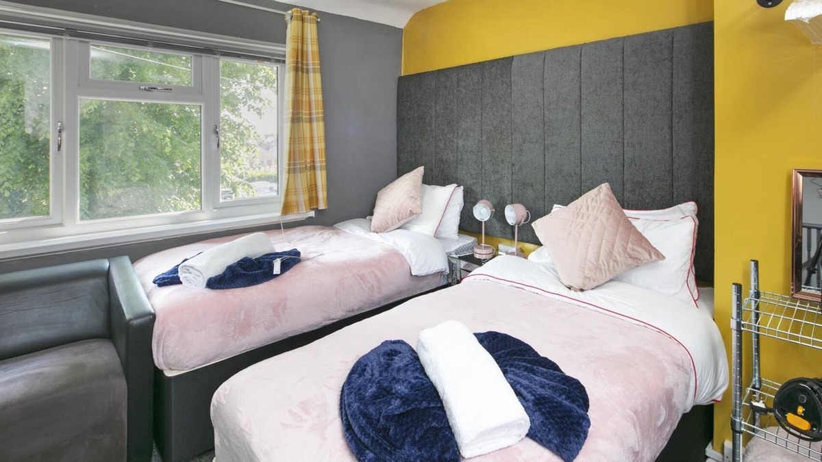 Smethwick House | Aquatics Centre | 3 Bedrooms | Parking