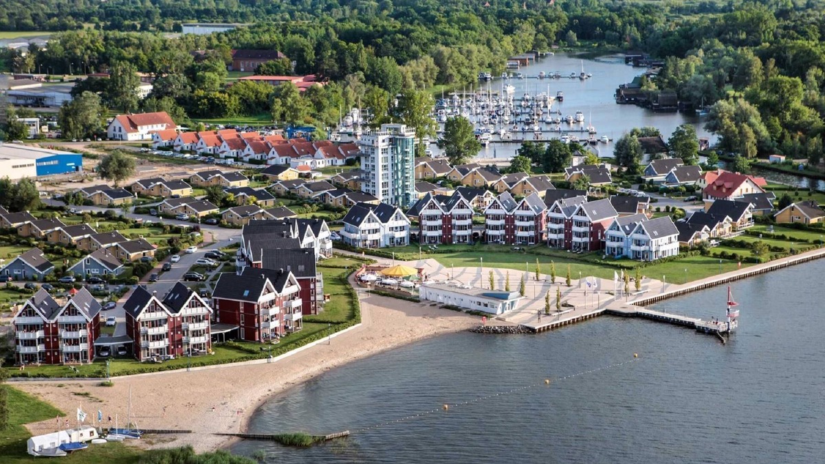 Muritz Boat Rental | Aquino 1190 D - license-free houseboat - KUHNLE-TOURS Hafendorf Müritz