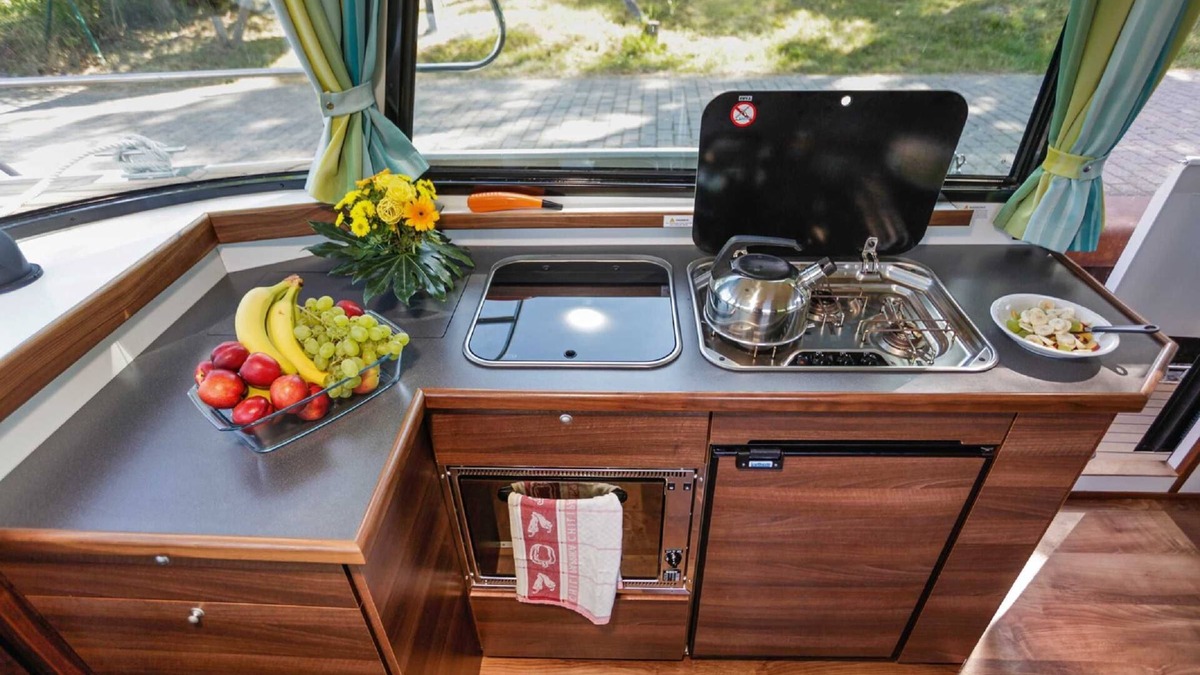 Zeuthen Boat Rental | Aquino 1190 - license-free houseboat - KUHNLE-TOURS Zeuthen