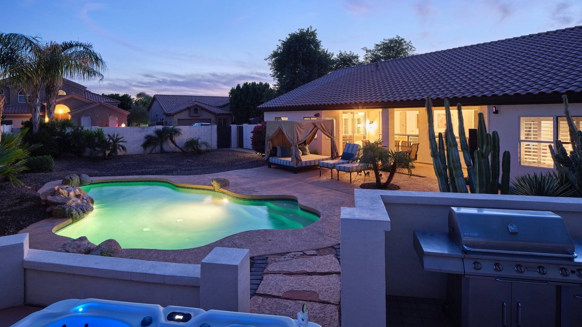 Arabian Crest Cottage | Arabian Nights - Private Pool - Hot Tub - Games!