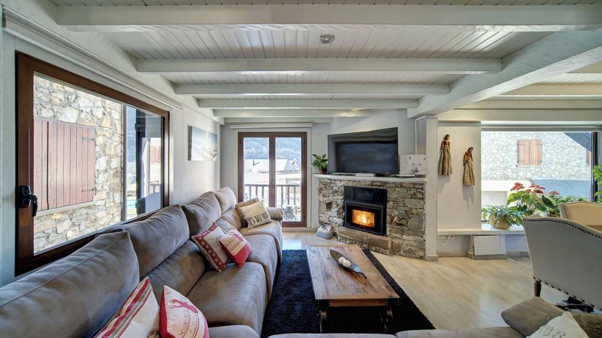 Pujo House | ARANESE HOUSE, A MIX OF RUSTIC AND MODERN STYLE NEAR BAQUEIRA by ETH FLÒC