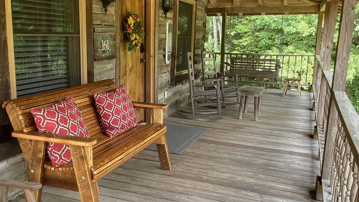 Ararat Cabin | Arbor Lane Cabin - authentic & charming tucked away cabin, yet near it all.