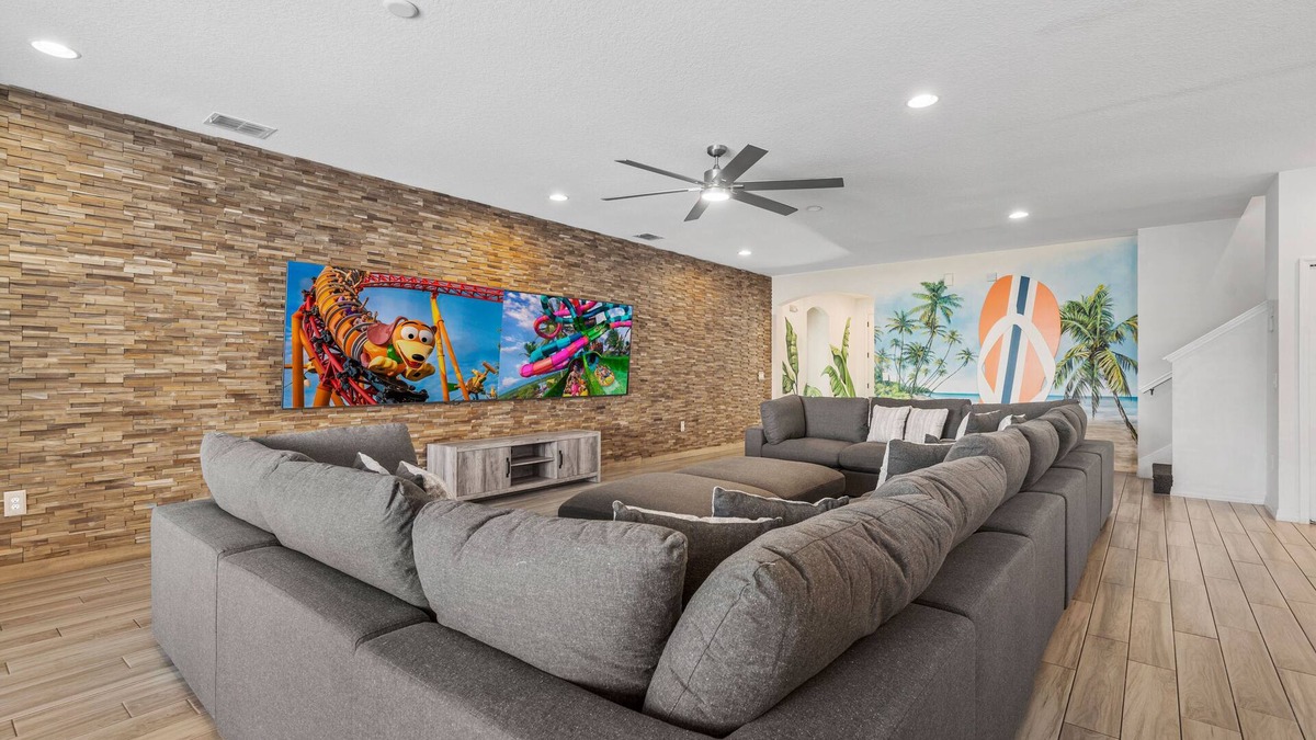 Loughman House | Arcade, Waterpark, Theater, LEGO Room, Pool & Spa, Dual 86” TVs: Paradise Palms