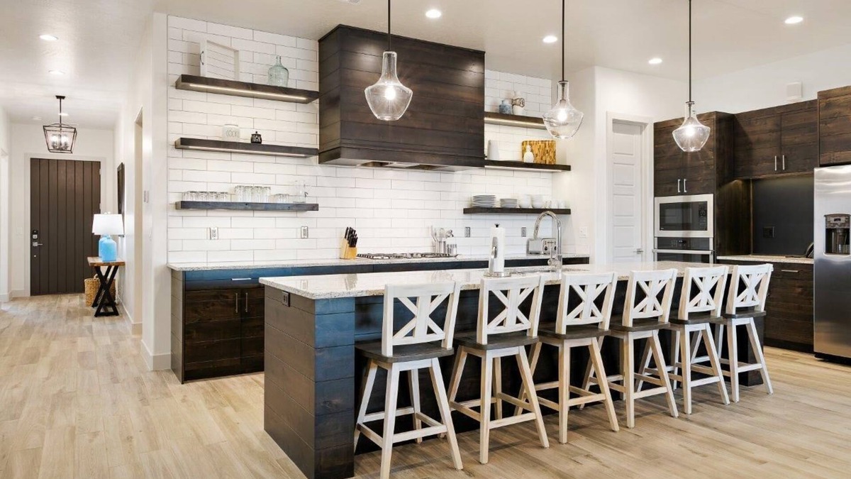Santa Clara House | Arcadia 21 | Sleeps 32 * Shuffleboard * Games * BBQ