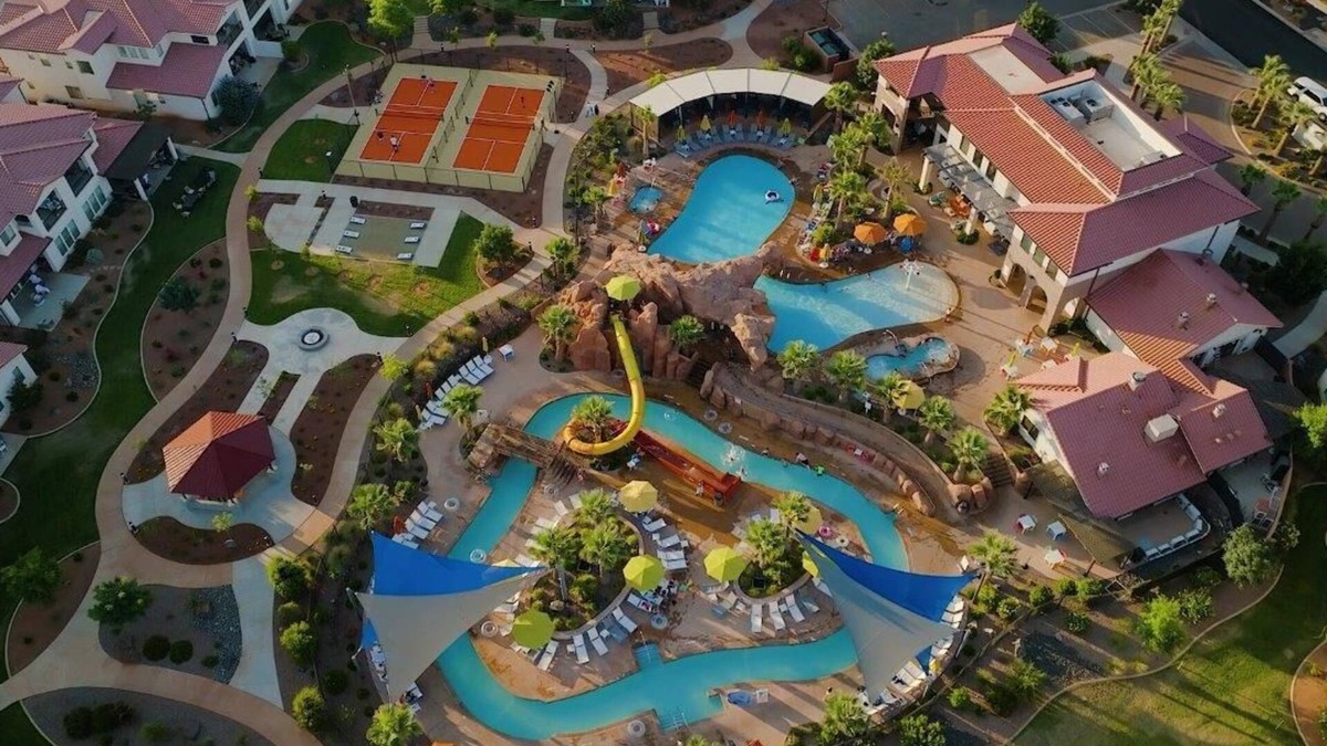 Santa Clara House | Arcadia 28 | Games * PRIVATE Hot Tub * Patio BBQ * Family Friendly