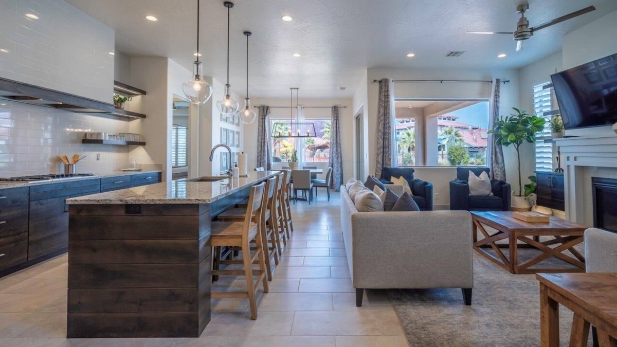 Santa Clara House | Arcadia 6 | BEST POOLSIDE LOCATION * Sleeps 16 * BBQ