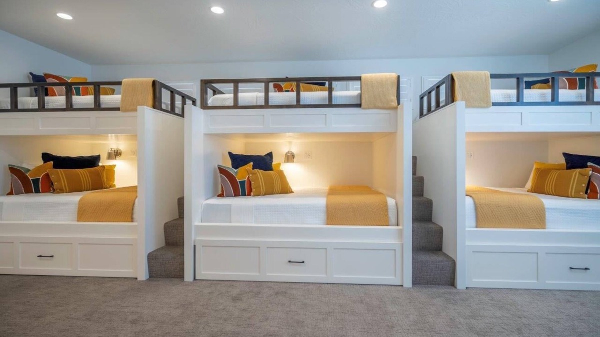 Santa Clara House | Arcadia 77 | Sleeps 25 * Games * Arcade * Fire Pit