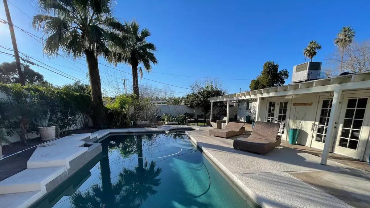 Hacienda Granada House | Arcadia Retreat w/Pool, Jacuzzi, IR Sauna, Garden.