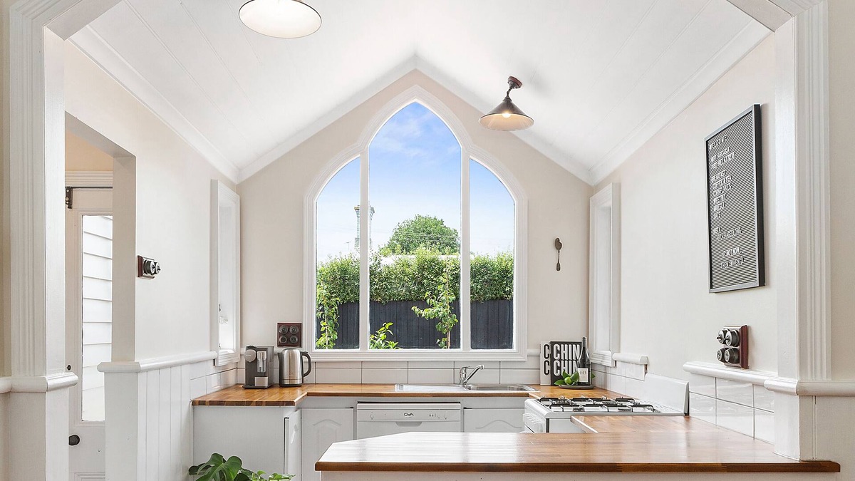 Geelong West House | Arcasia Cottage - Central, King Bed