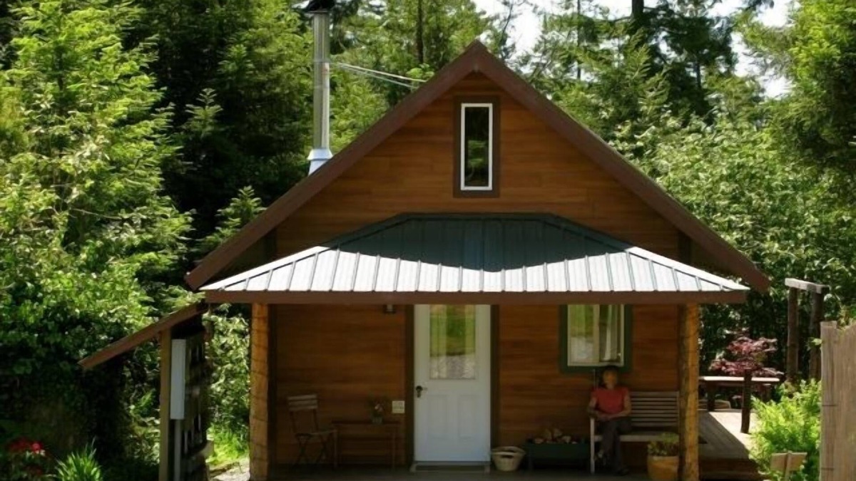 Butte Cabin | Arcata-Cozy, Newer Cabin in the Redwoods with Hot tub