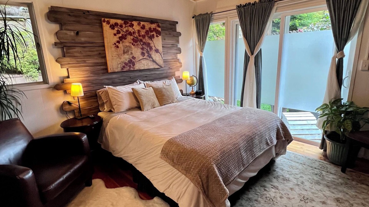 Arcata Apartment | Arcata Forest Retreat: Peaceful Redwood Suite 5 min to Downtown Arcata w Firepit