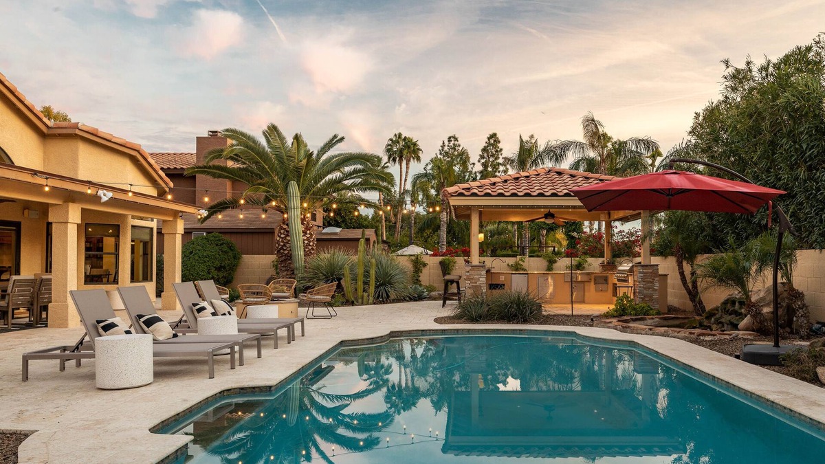 Arabian Views House | Arch Views | Beautifully designed home with swimming, pool table and more!