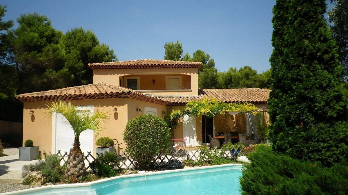 Ensues-la-Redonne House | Architect-designed house with garden and pool, 7 minutes from the sea, with car pass.