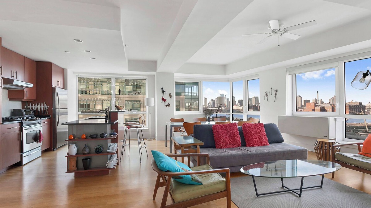 Williamsburg Apartment | Architect designed 2-bedroom apartment with unbelievable views. All amenities.