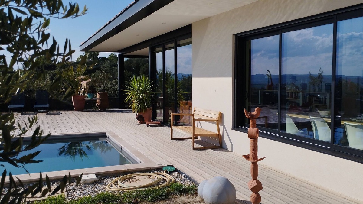Mondragon House | Architect-designed house in a subdivision with views and a swimming pool not overlooked
