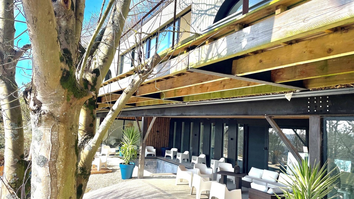 Gonneville-sur-Mer House | Architect-designed villa, heated pool, 2 minutes from the sea in HOULGATE