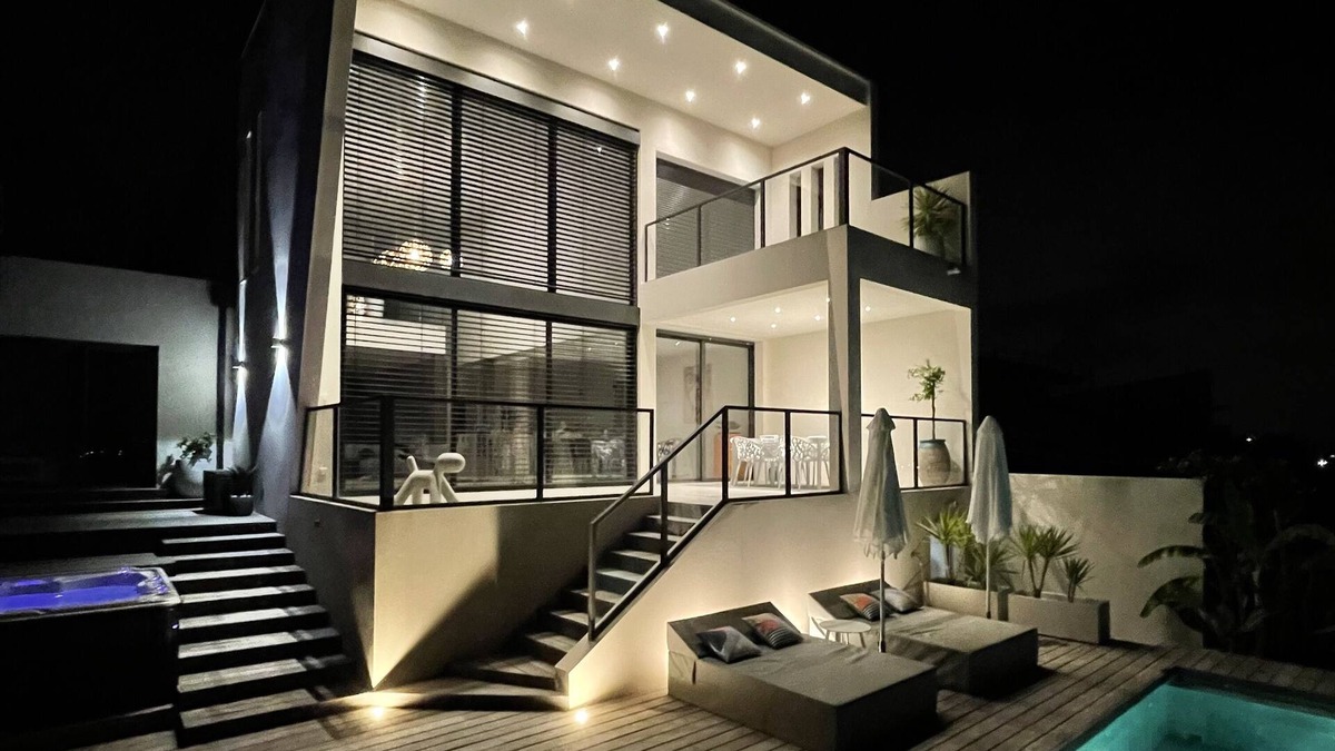 Juvignac Villa | Architect-designed villa with golf view