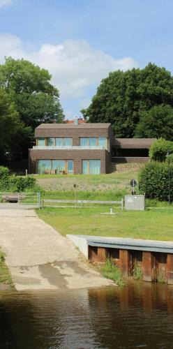 Suderstapel House | Architect House With Vintage Classics By River