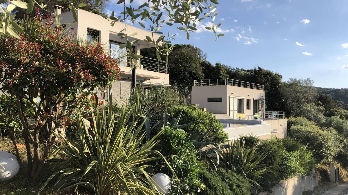 Belvedere-Campomoro Villa | Architect's house unique view of the gulf of VALINCO - Classified Furnished 5 *
