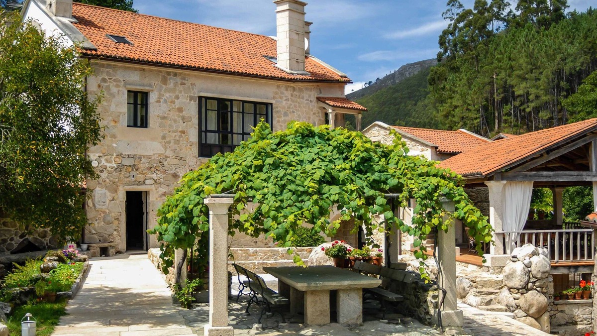 Puebla del Caraminal Bed & Breakfast | Arco: double room, old cellar and renovated stable.