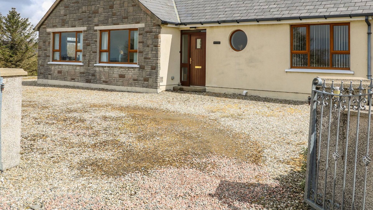 Glenties Cottage | ARD NA GRÉINE, family friendly in Glenties, County Donegal