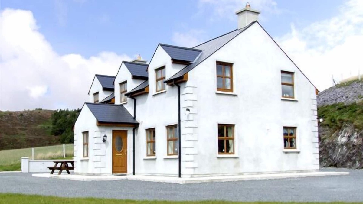 Skibbereen Cottage | ARDAGH NORTH, pet friendly, with open fire in Baltimore, County Cork
