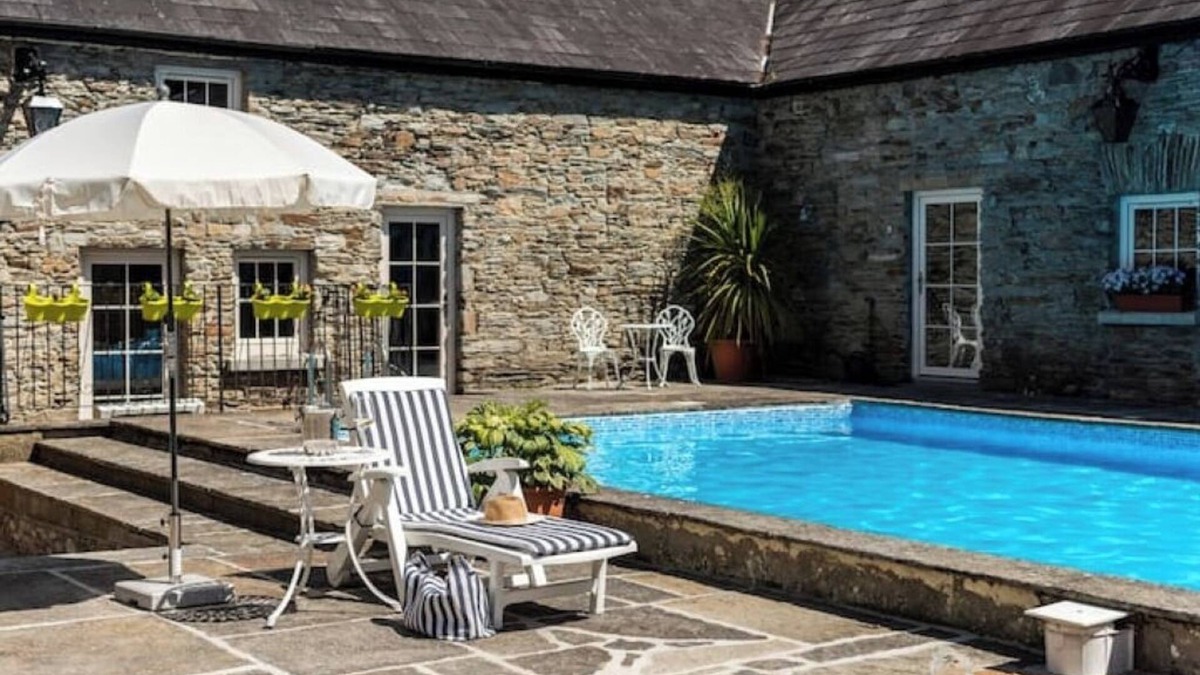 Clonakilty Cottage | Ardnavaha House Poolside Cottage 1