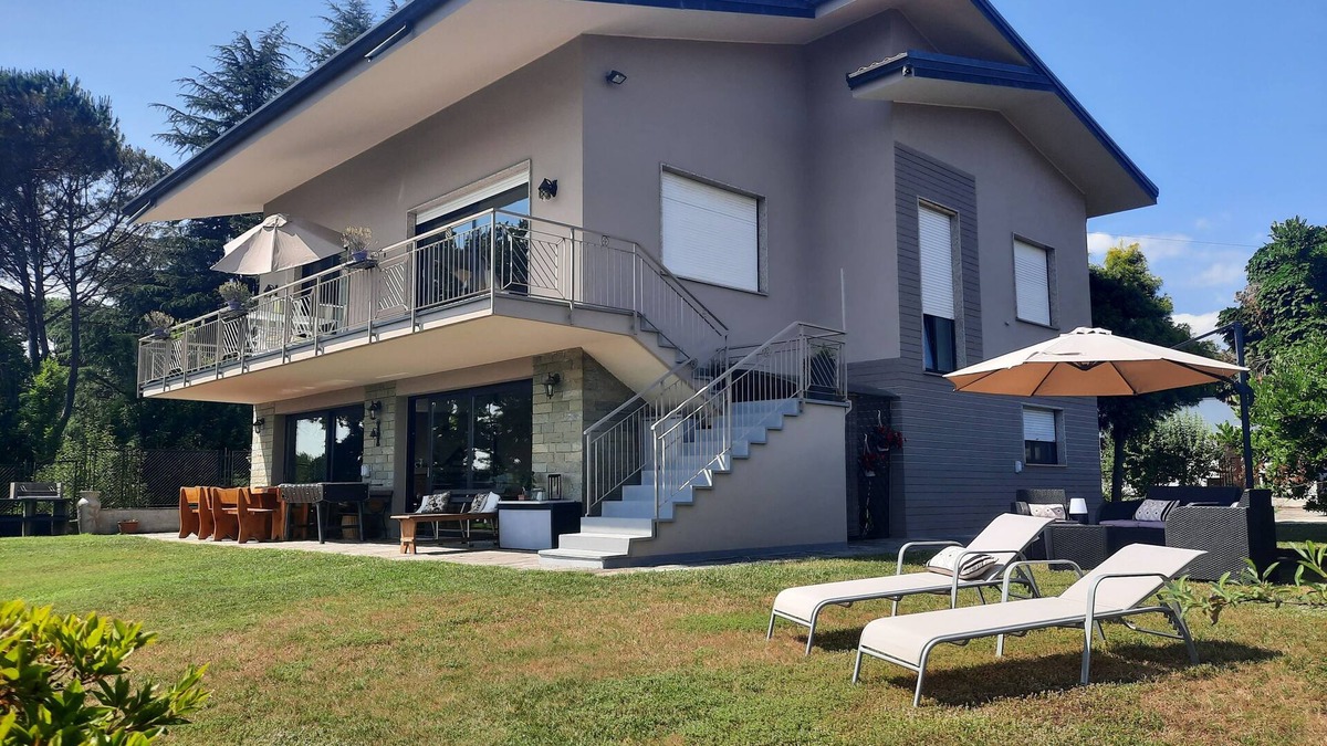 Dormelletto Villa | Are you looking for quiet and relaxation on Lake Maggiore? YOU are at home here