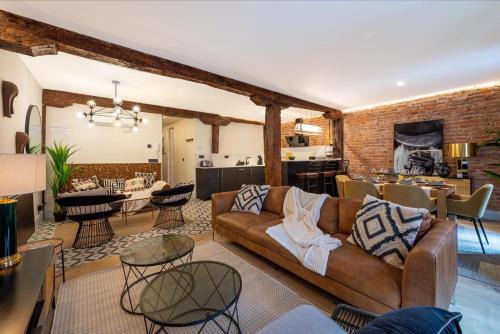 San Francisco Apartment | Arenal AC by Staynnapartments