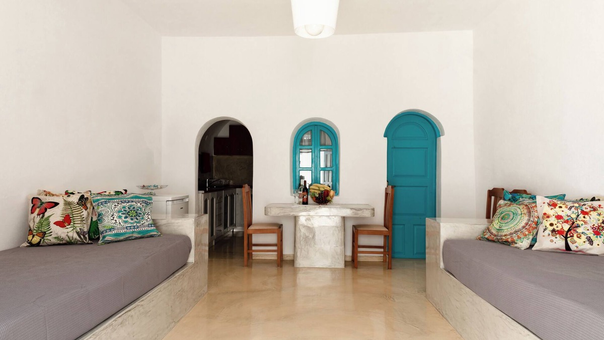 Emporio Apartment | ARGYRO'S ESTIA: TRADITIONAL STONE HOUSE